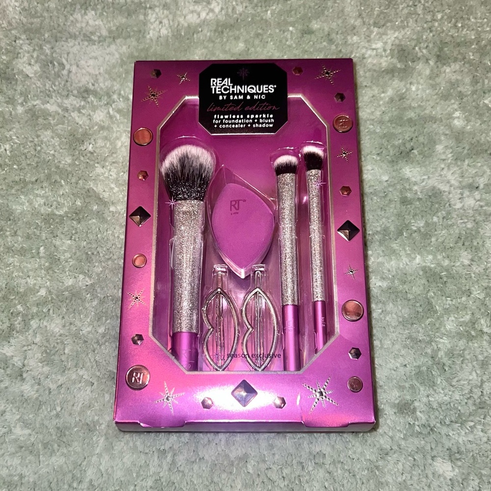 ⭐️NEW⭐️ NWT REAL TECHNIQUES Flawless Sparkle Set